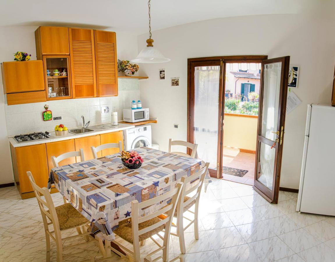 Appartamenti La Casina Porto Azzurro Exterior foto