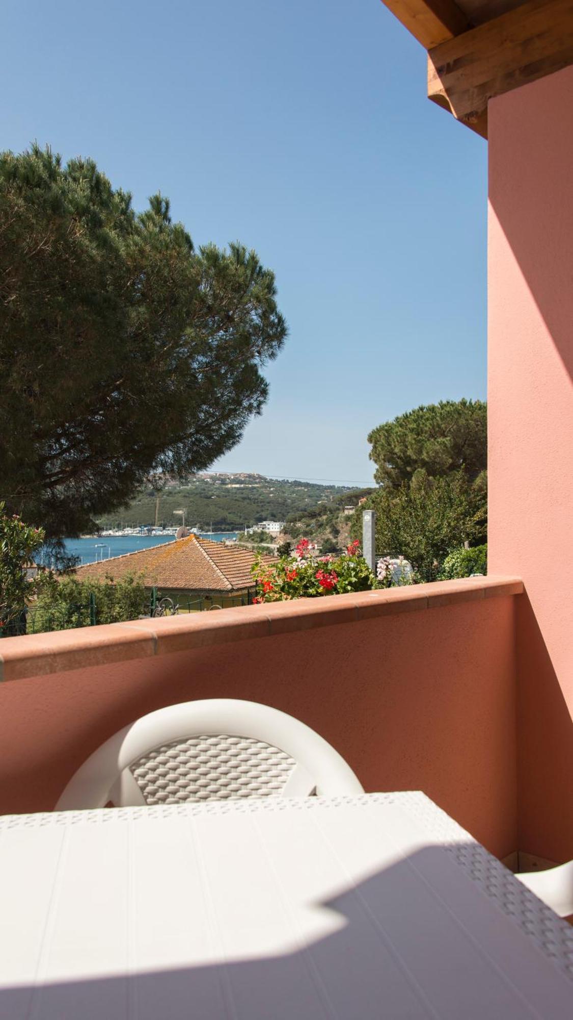 Appartamenti La Casina Porto Azzurro Exterior foto